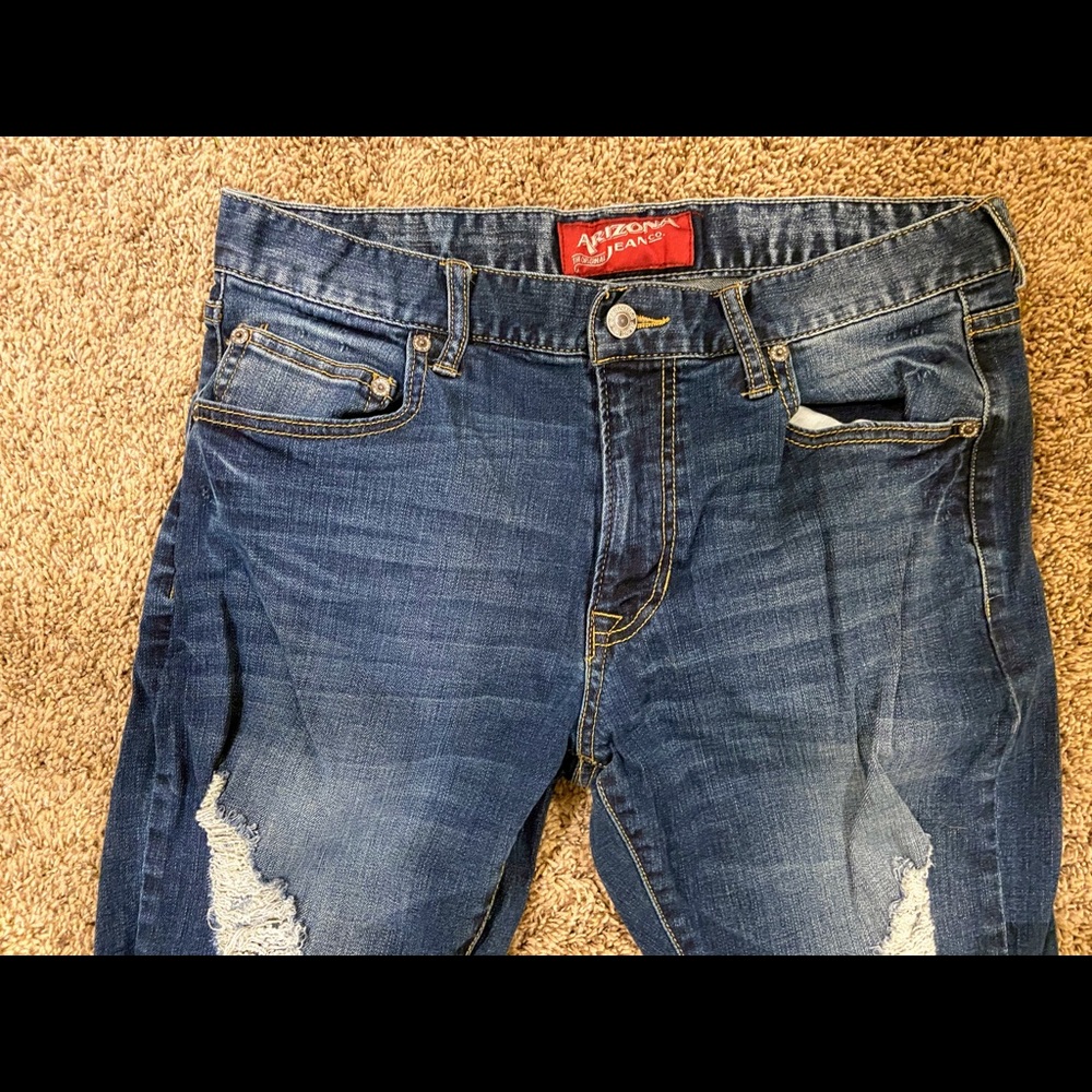 32x30 Arizona brand denim in a darker wash.